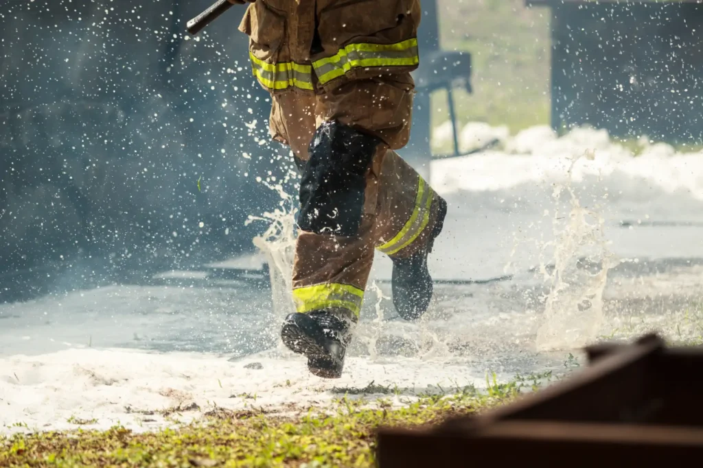 Was tun mit Kleidung nach einem Brand- oder Wasserschaden?
